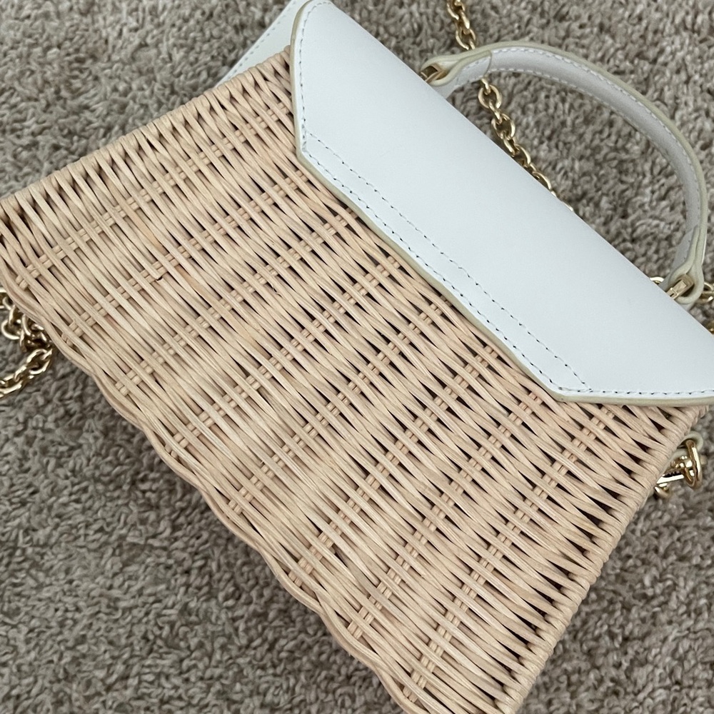 Ted Baker White and Tan Woven Handbag with gold hardware. - Picture 5 of 10